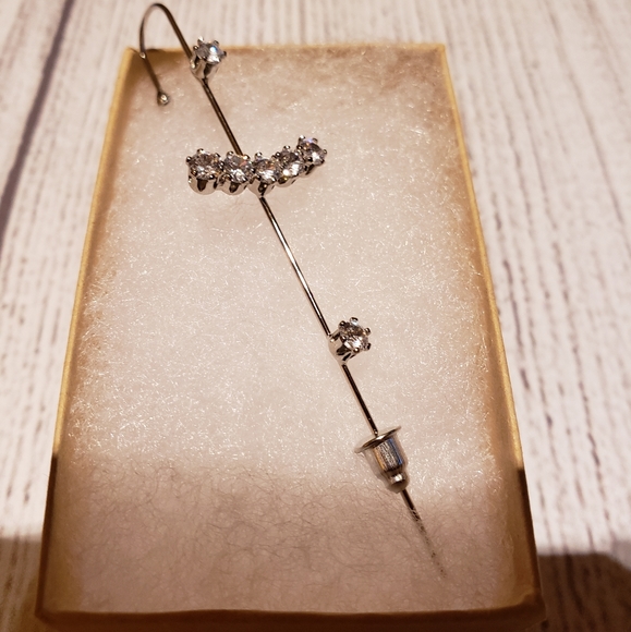 Hypoallergenic Gold crawler wrap earring - Picture 5 of 5